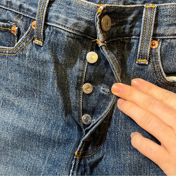 Levis Wedgie Fit Ankle Jean White Oak Cone Denim Raw Hem High Rise Button Fly 29 - Picture 8 of 11